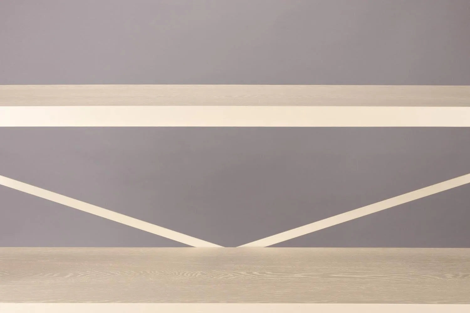 Stilvolles Iron Regal Low von Dutchbone für zeitlose Inneneinrichtung.
