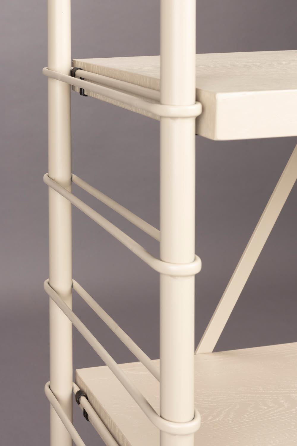 Stilvolles Iron Regal High von Dutchbone für moderne Wohnräume.