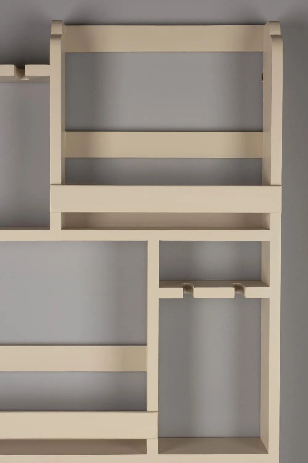 Myron Weinregal: Stilvolle Weinlagerung mit modernem Dutchbone Design.