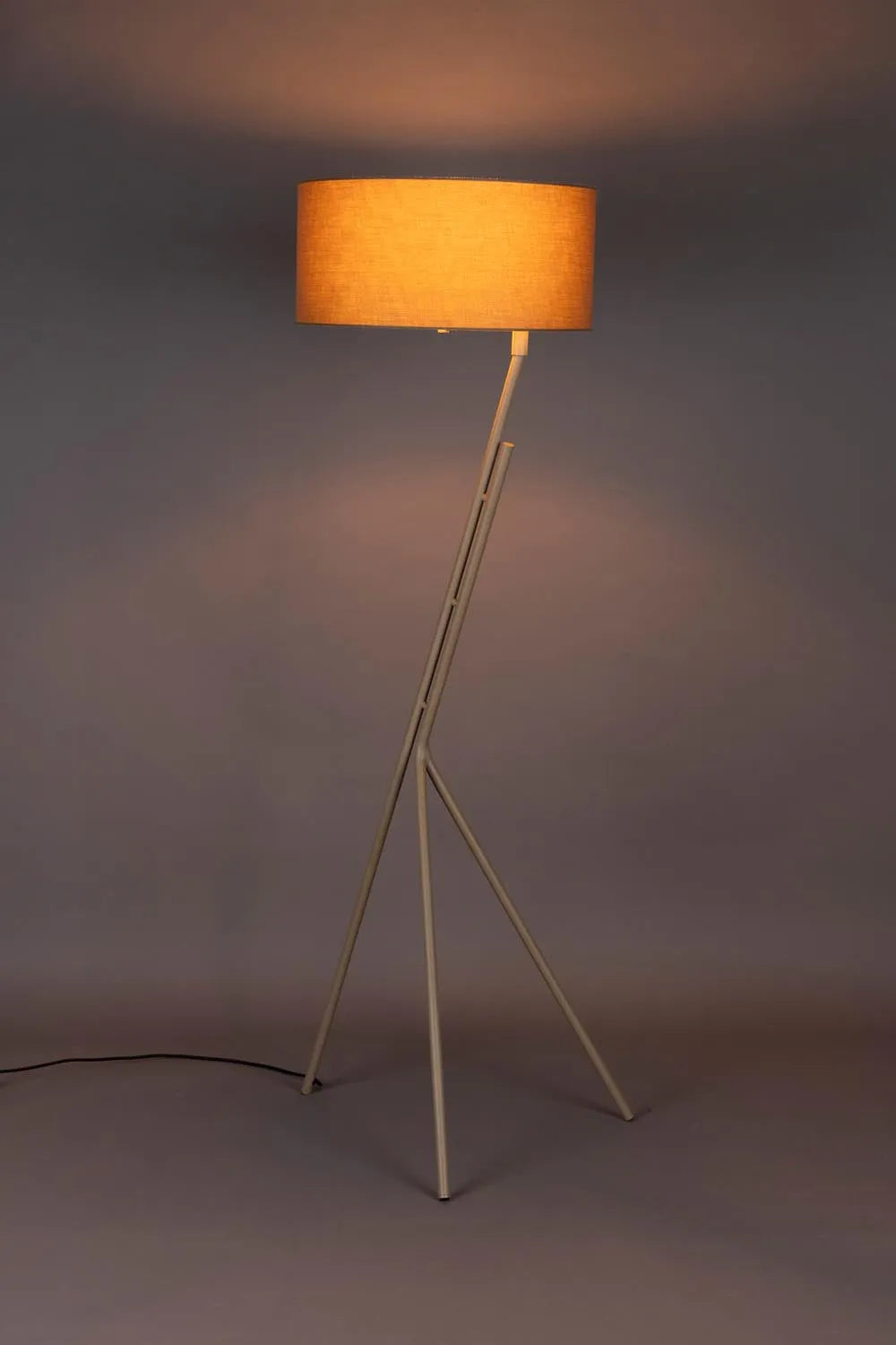Murphy Stehleuchte: Dutchbone Design für modernes Ambiente.