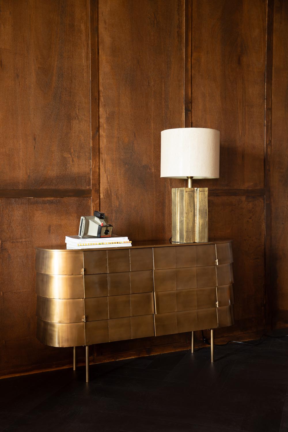 Elegantes Hanna Sideboard: Funktionalität trifft auf modernes Design.