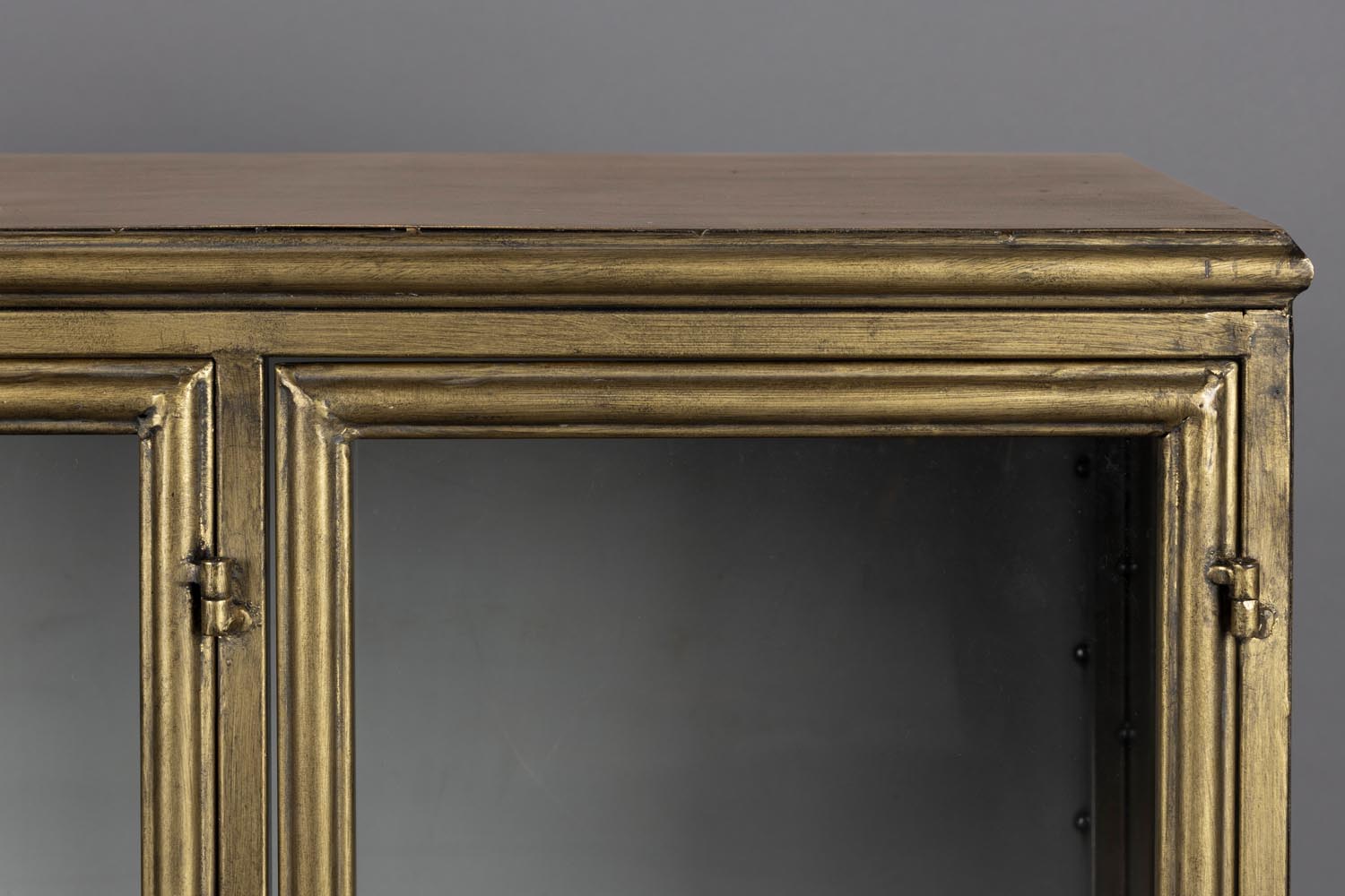 Gertlush Sideboard von Dutchbone: Modernes Design trifft Funktionalität.