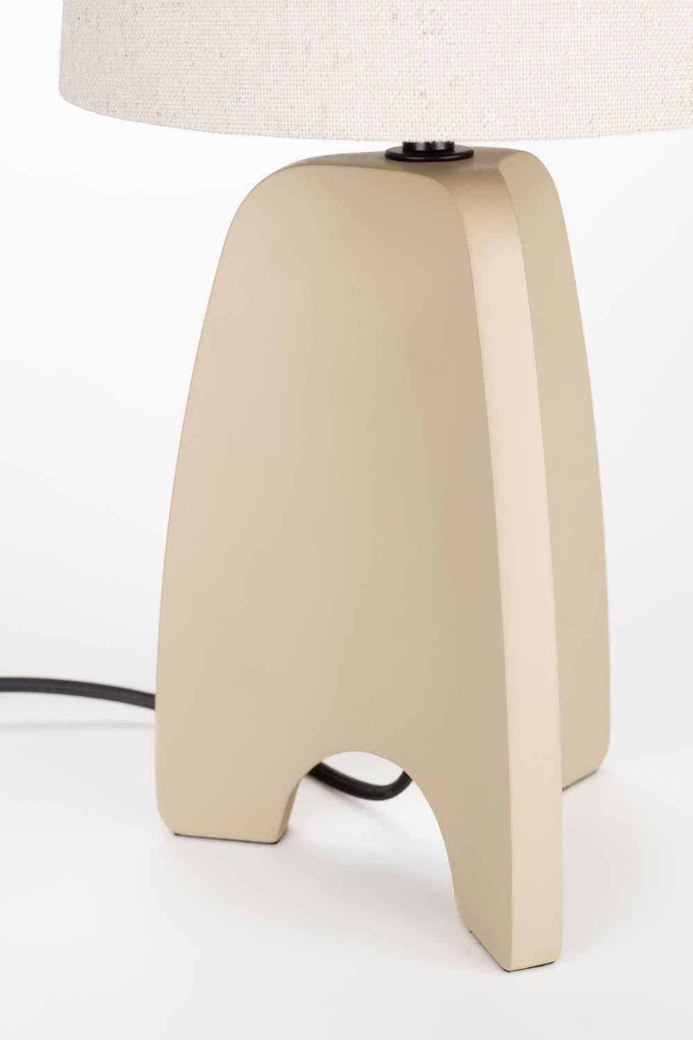 Elegante Saba Tischleuchte von Zuiver für modernes Ambiente.
