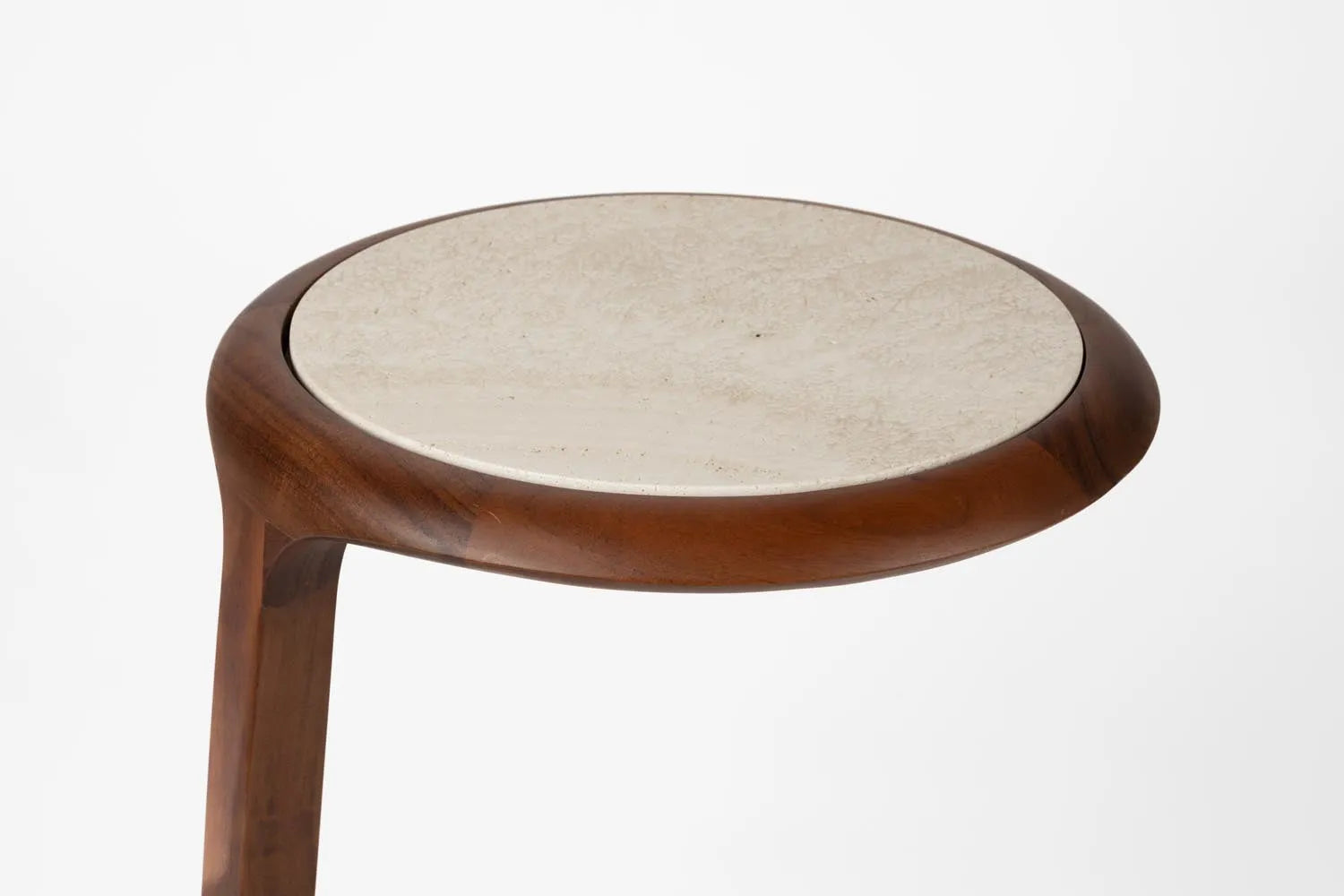 Eleganter Zuiver Doppio Tisch: Stilvolles Design mit Doppelring-Charme.