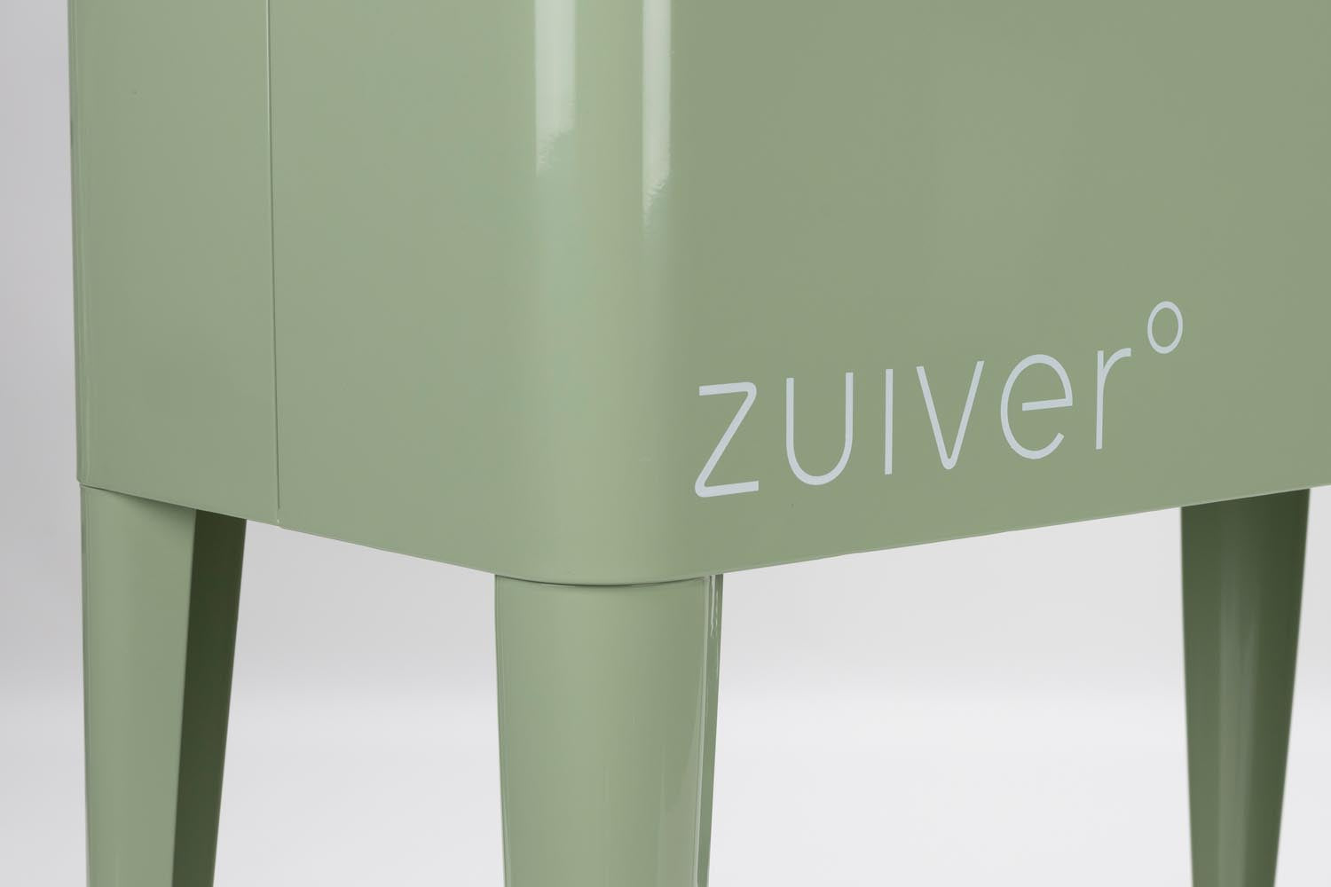 Zuiver Cooler: Stilvolle Erfrischung für unterwegs genießen.