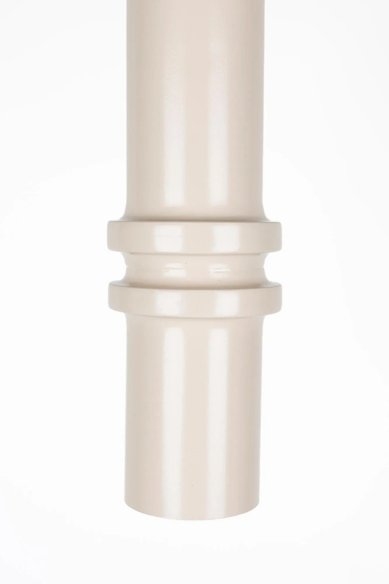 Die Pendelleuchte Duct L von White Label Living vereint modernes Design mit industriellem Charme aus hochwertigem Eisen. Ideal für jeden Raum.