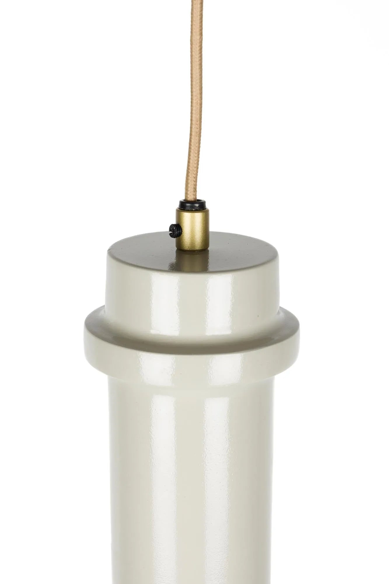 Die Duct L Pendelleuchte vereint minimalistisches Design mit industriellem Charme, ideal für stilvolle Wohnräume.