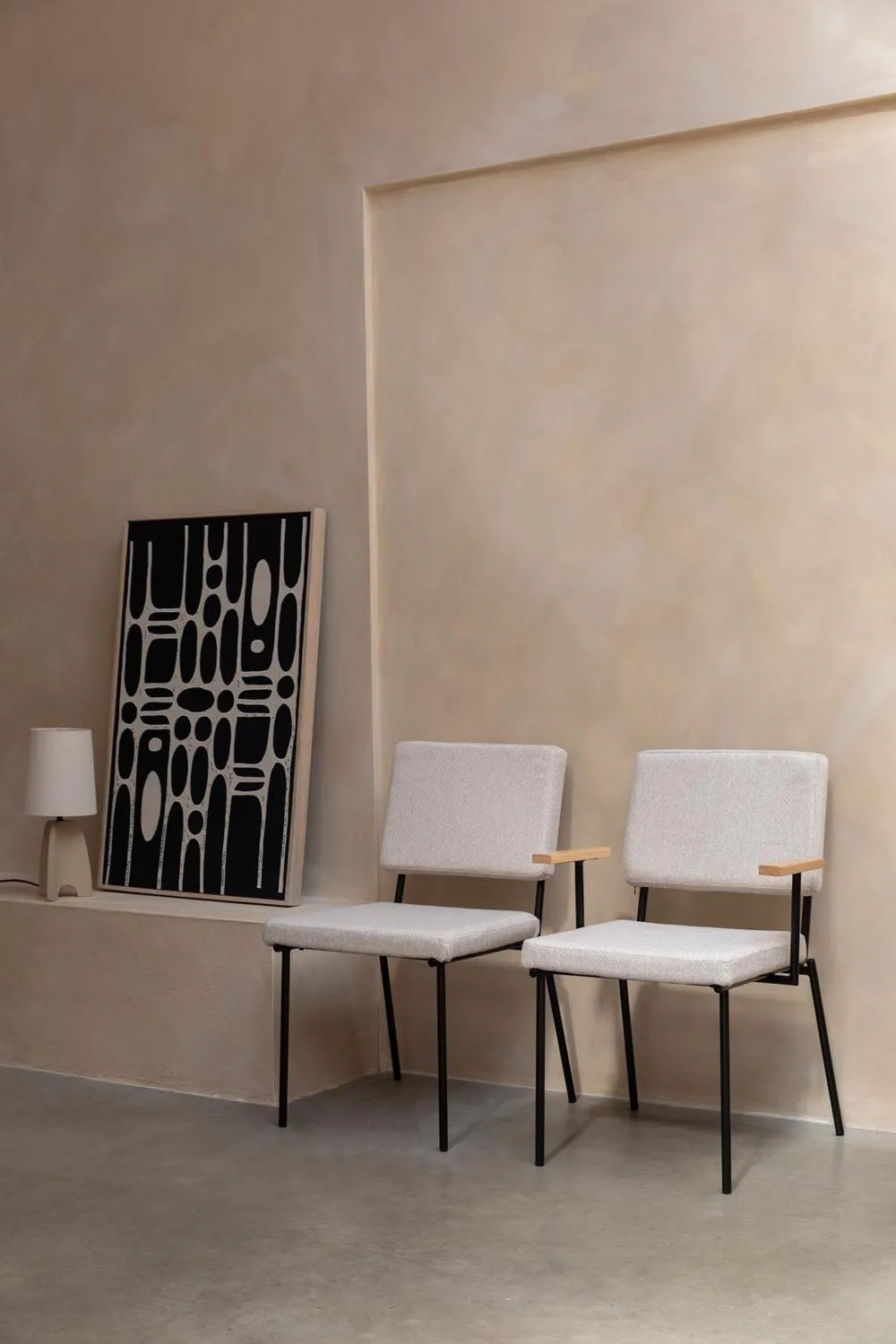 Eleganter Zuiver Fellow Stuhl: Komfort trifft modernes Design.