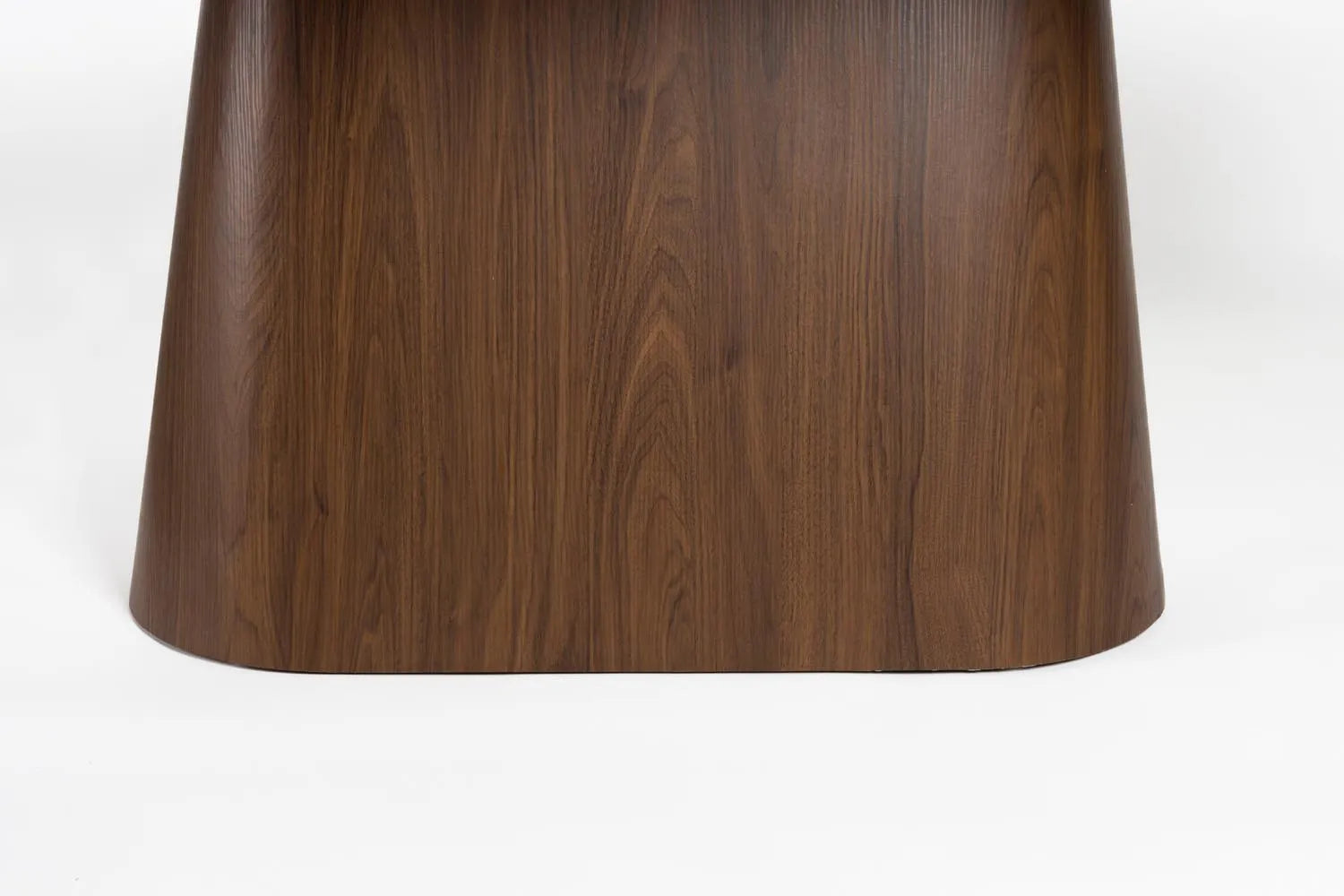 Eleganter Almira Esstisch: Perfekte Symbiose aus Stil und Funktion.