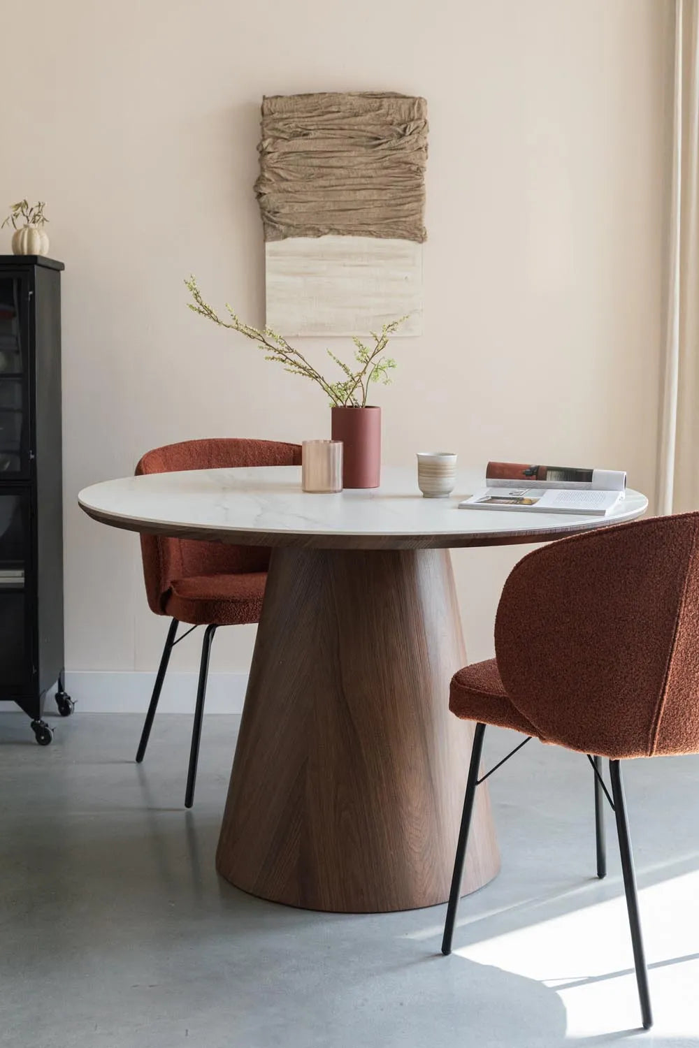 Eleganter Almira Rundtisch von White Label Living für stilvolle Räume.