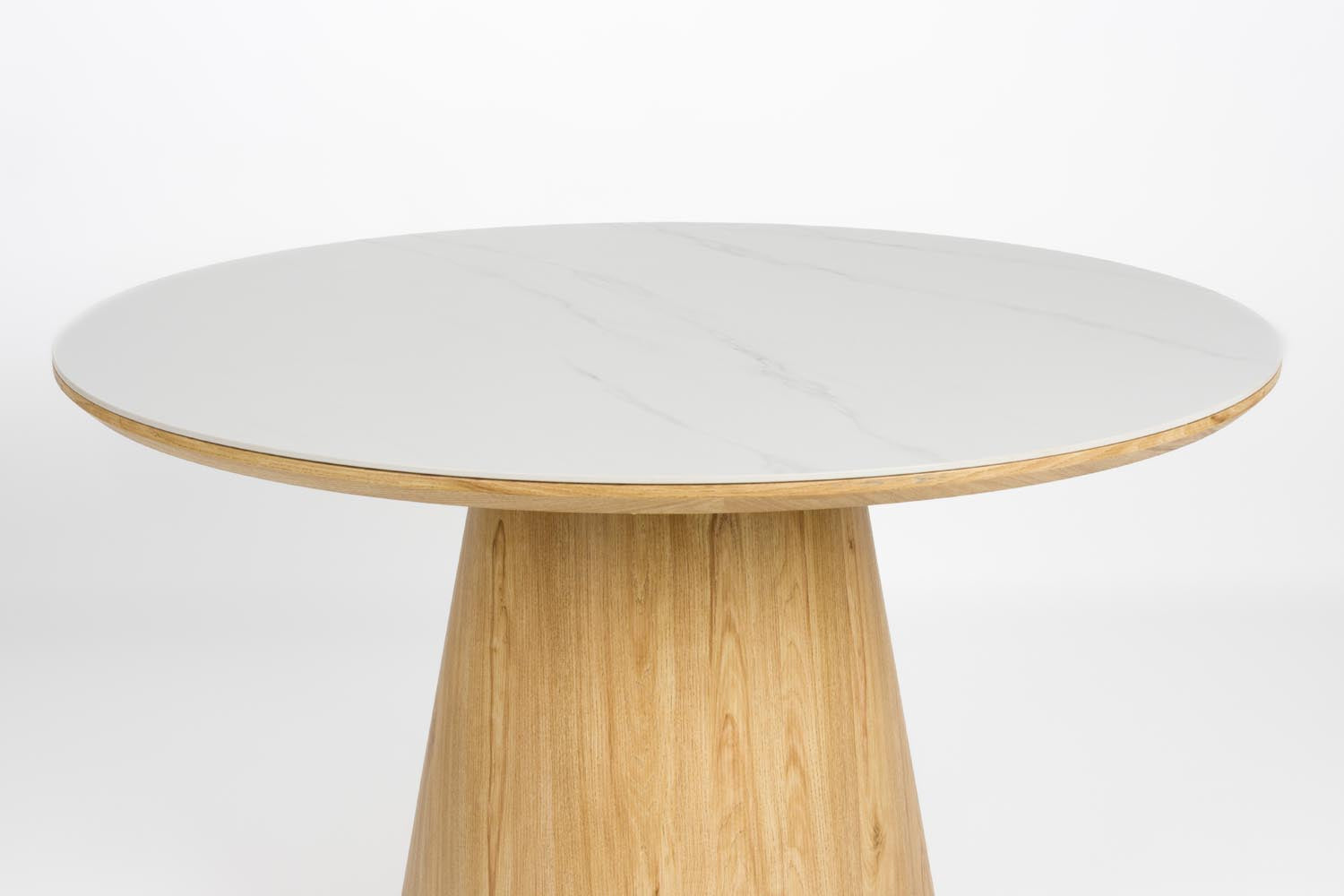 Almira Esstisch Round: Eleganz trifft Funktionalität im Esszimmer.