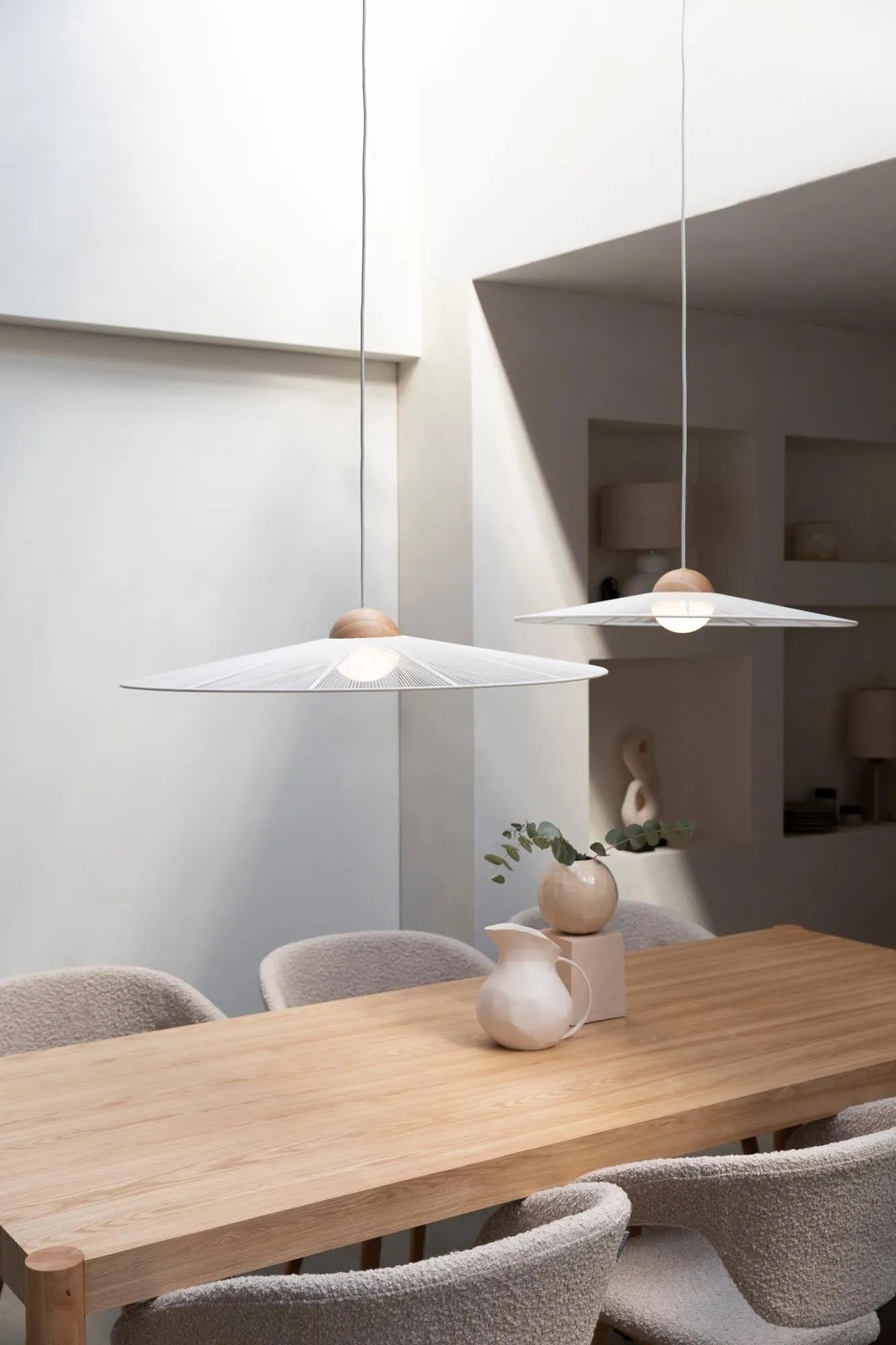 Die Pendelleuchte Belle L von Zuiver vereint zeitlose Eleganz und moderne Funktionalität mit hochwertigen Materialien.