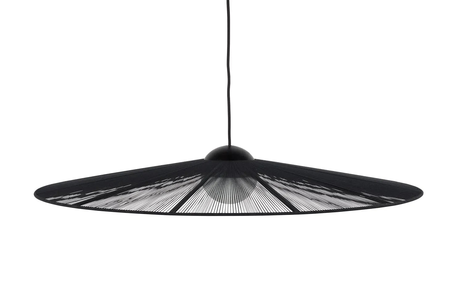 Die Pendelleuchte Belle L von Zuiver vereint zeitlose Eleganz und moderne Funktionalität mit hochwertigen Materialien.