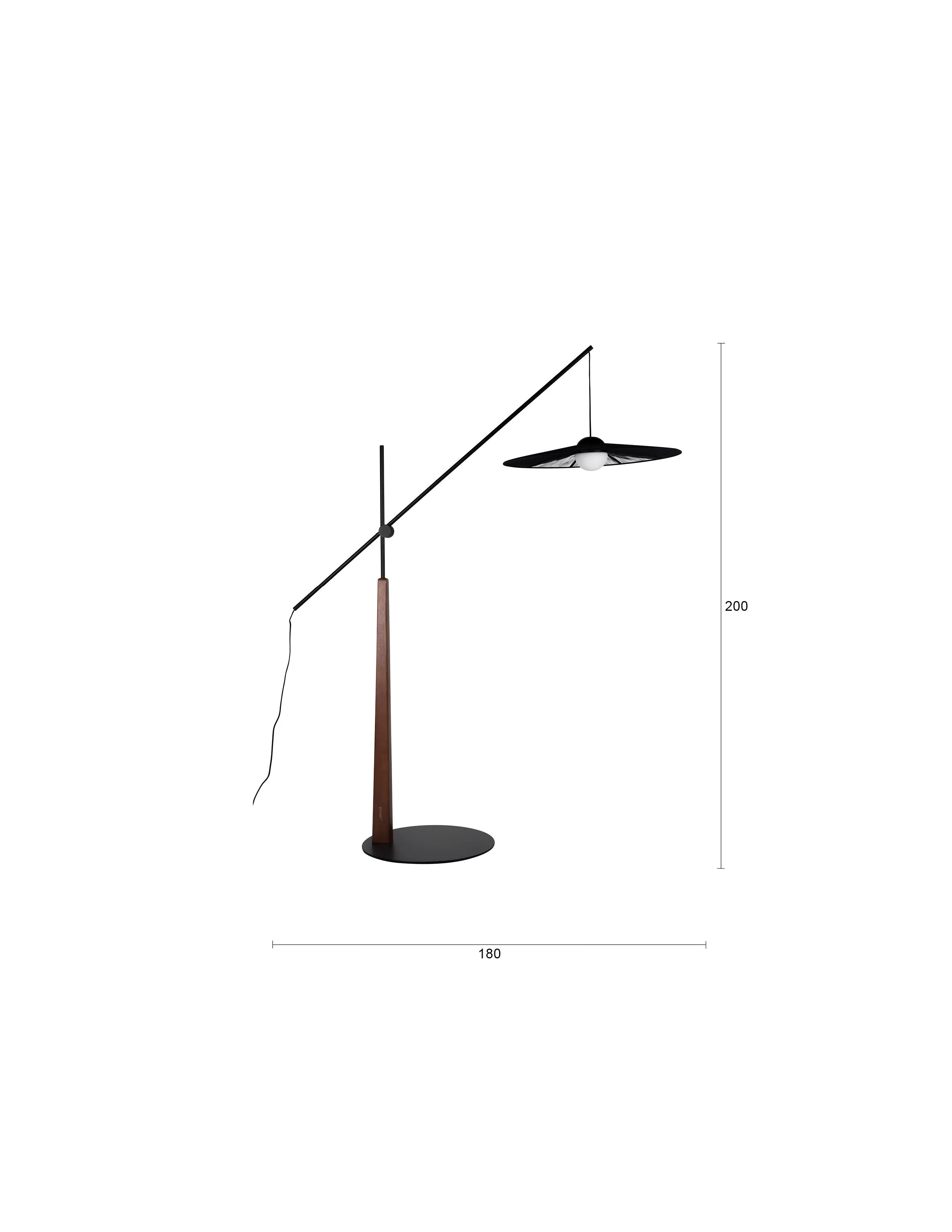 Die Stehlampe Belle von Zuiver vereint zeitlose Eleganz mit moderner Funktionalität und verleiht jedem Raum eine stilvolle Note.