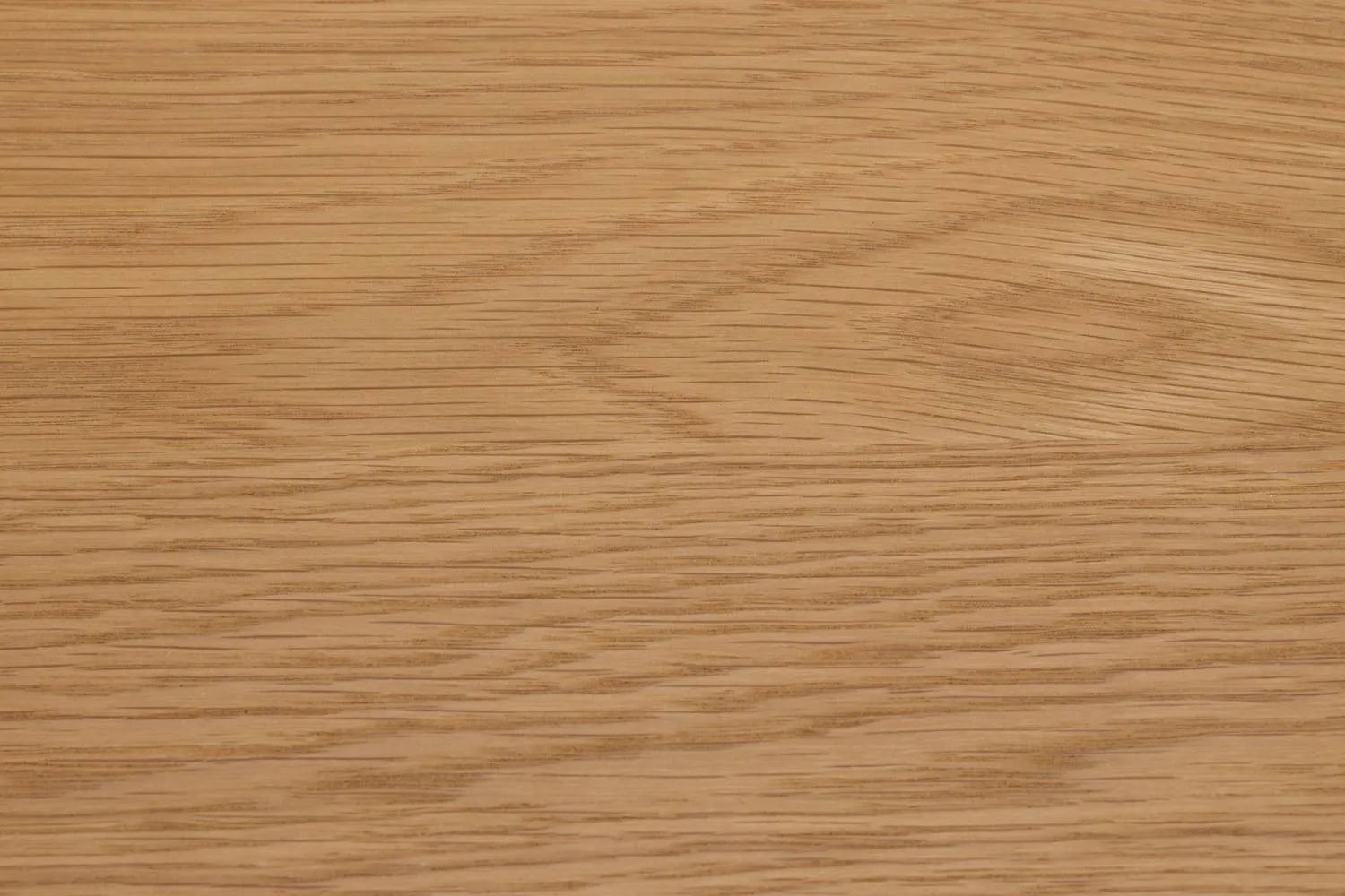 Das Cabinet Rise von Zuiver: Elegantes Eschenholz-Design mit geriffelter Glasschiebetür, vielseitig als Schrank oder Kommode.