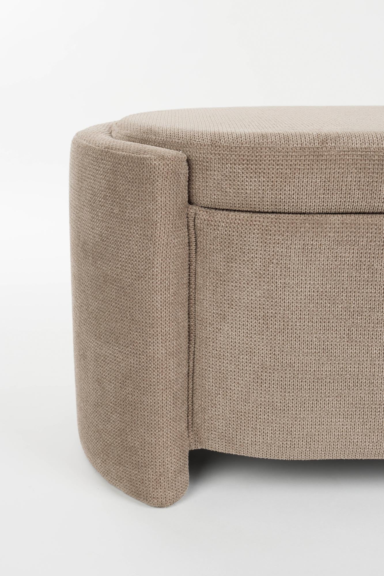 Die Bank Miro von White Label Living kombiniert modernes Design mit Qualität, perfekt für elegante und zeitgemäße Wohnräume.