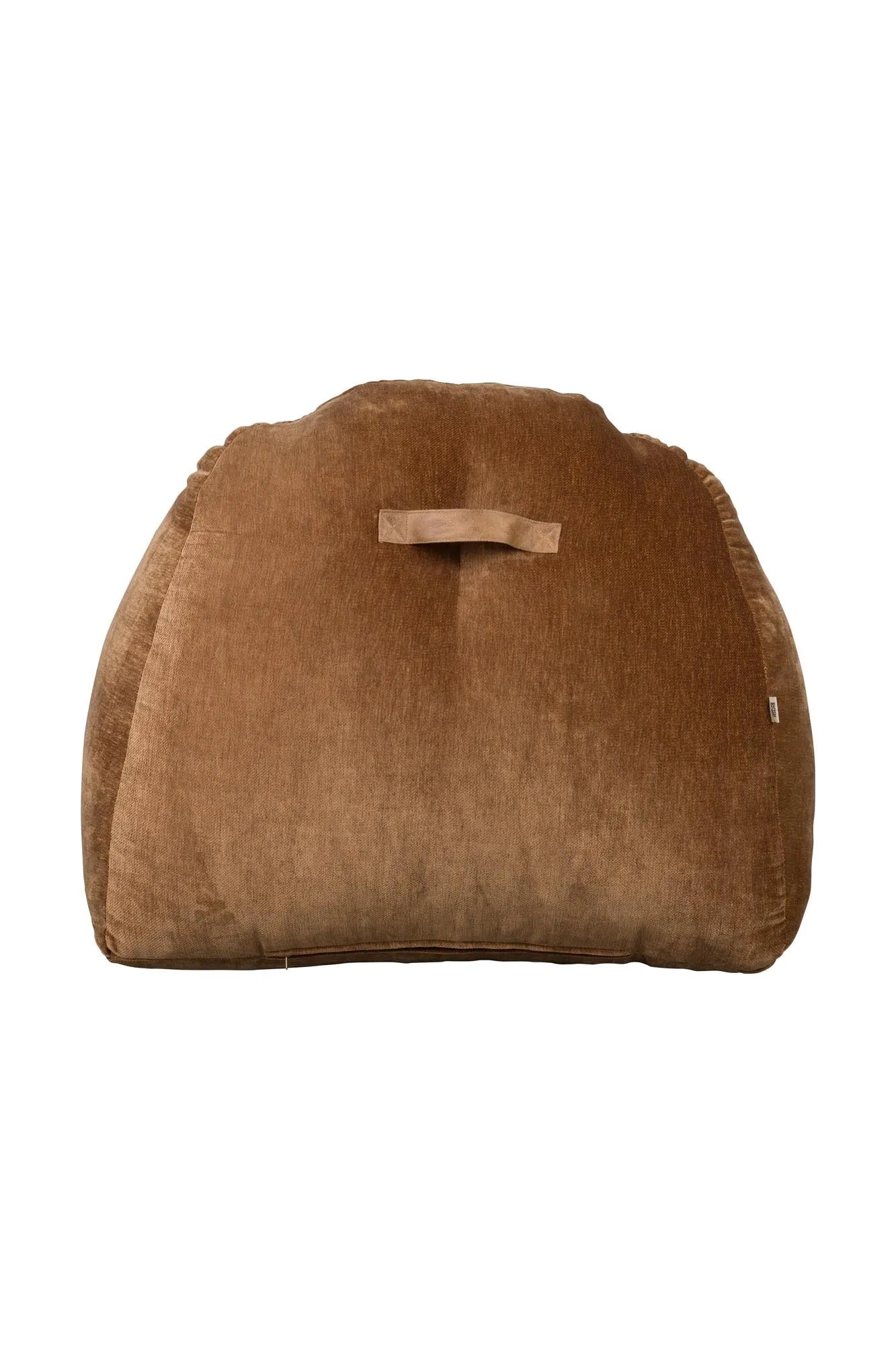Der Loungesessel Tombag von Dutchbone: Stilvoller Komfort mit samtiger Oberfläche, praktischer Seitentasche und nostalgischem Flair.