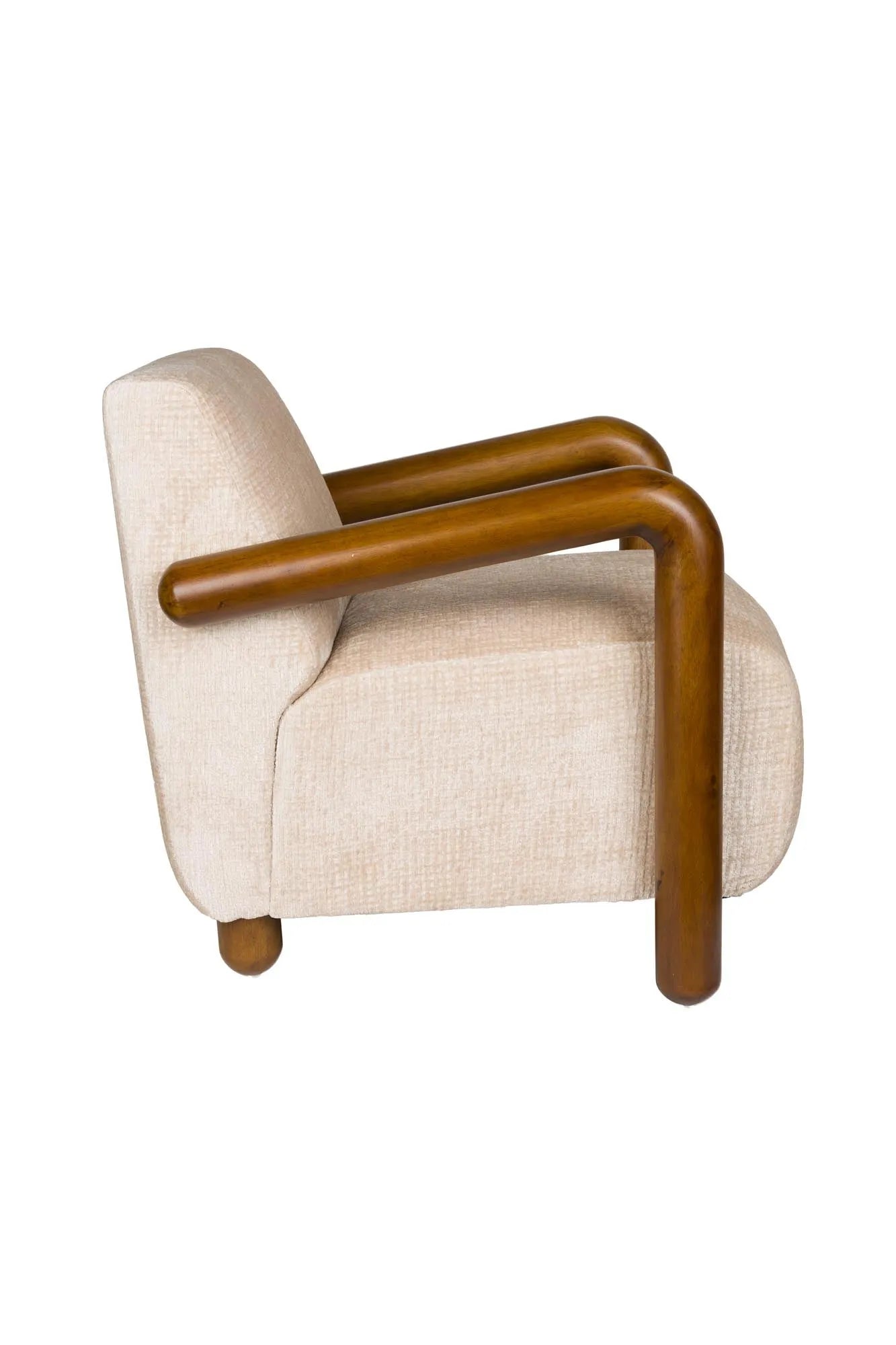 Der Loungesessel Robinson vereint Vintage-Charme mit modernem Komfort, ideal für stilvolle Entspannung.