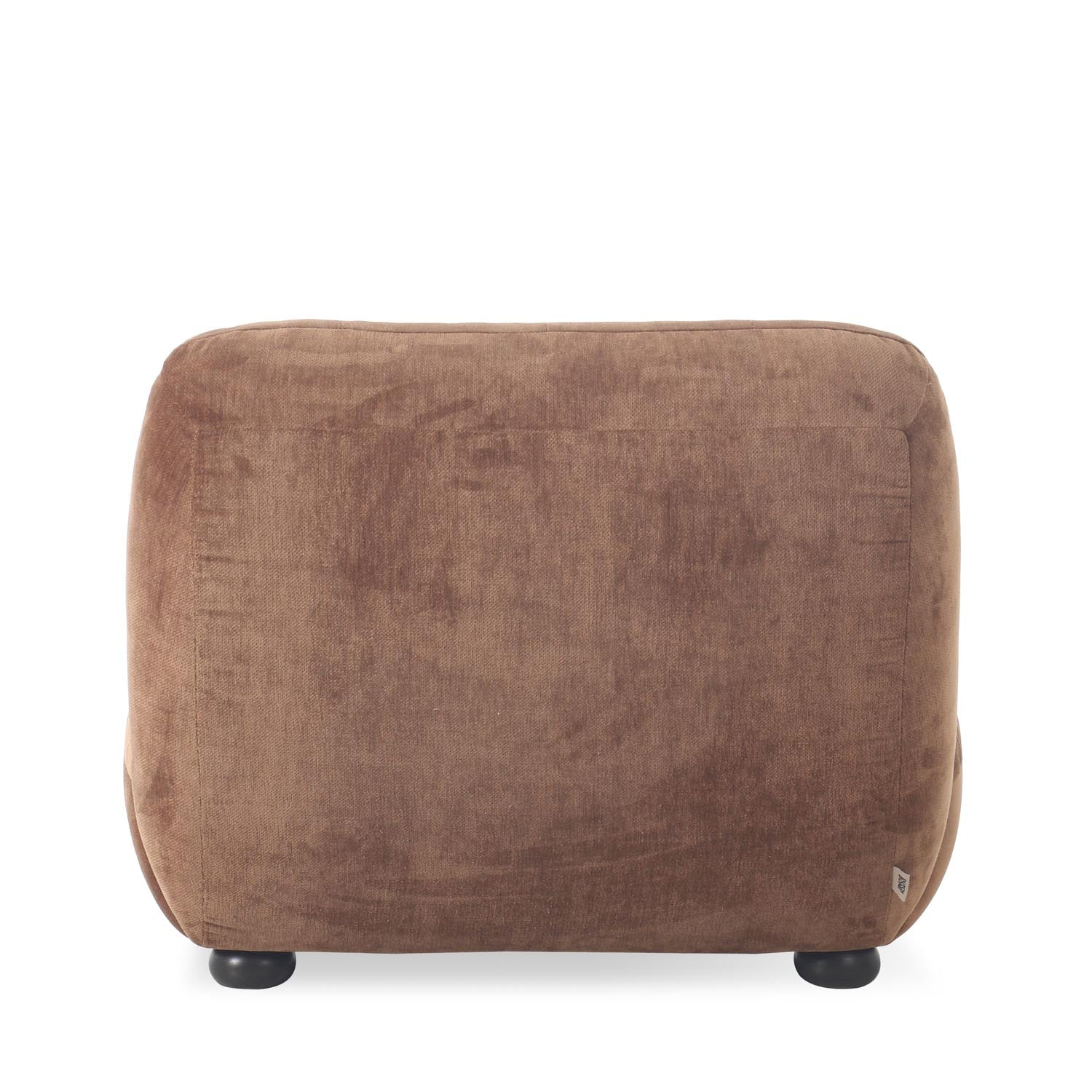 Der Loungesessel Wyatt von Dutchbone bietet stilvollen Komfort und modernes Design für anspruchsvolle Wohnräume.