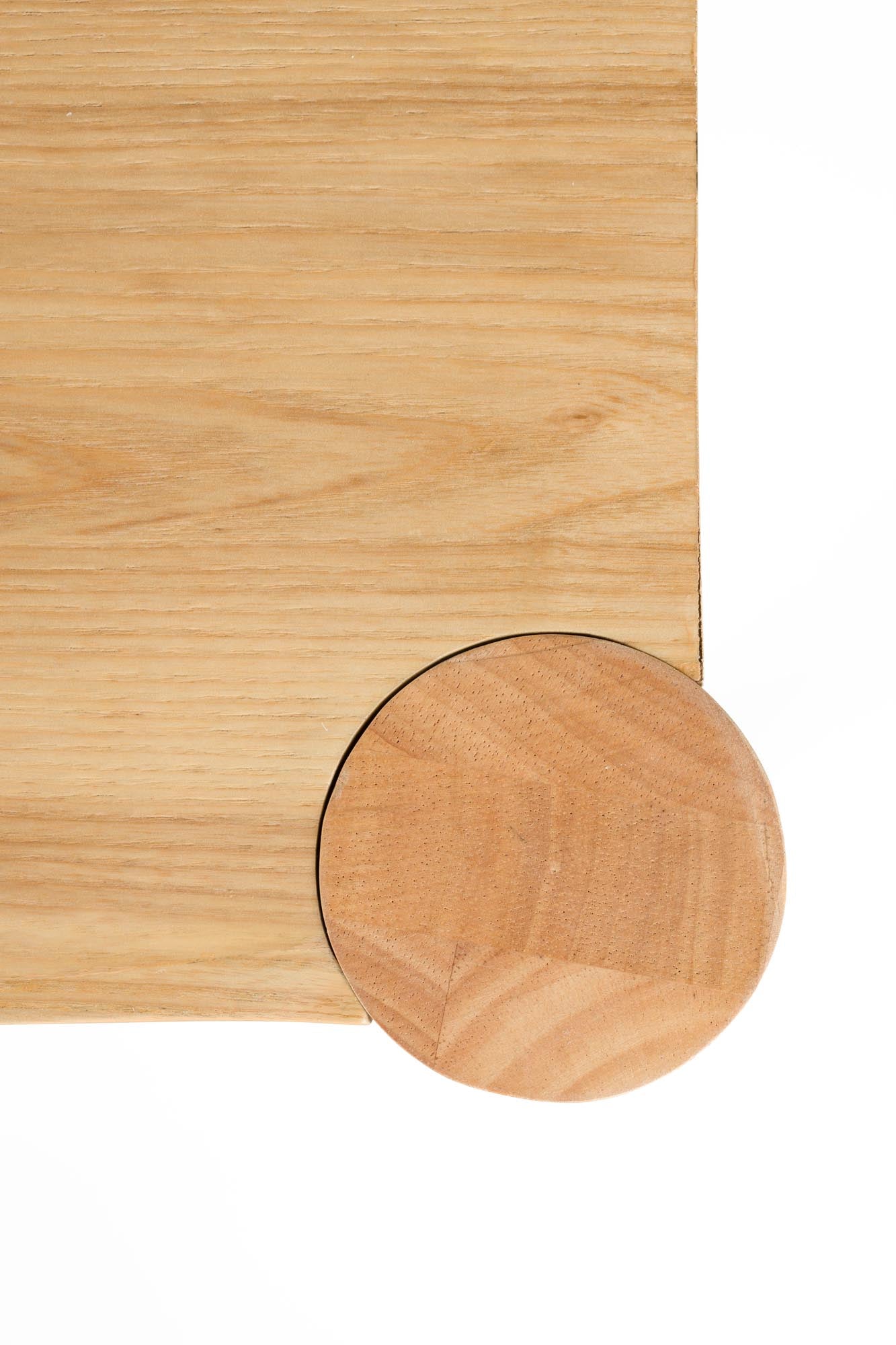 Moderner Tisch Sticks von Zuiver, minimalistisch und stilvoll, ideal für zeitgemässe Wohnräume.