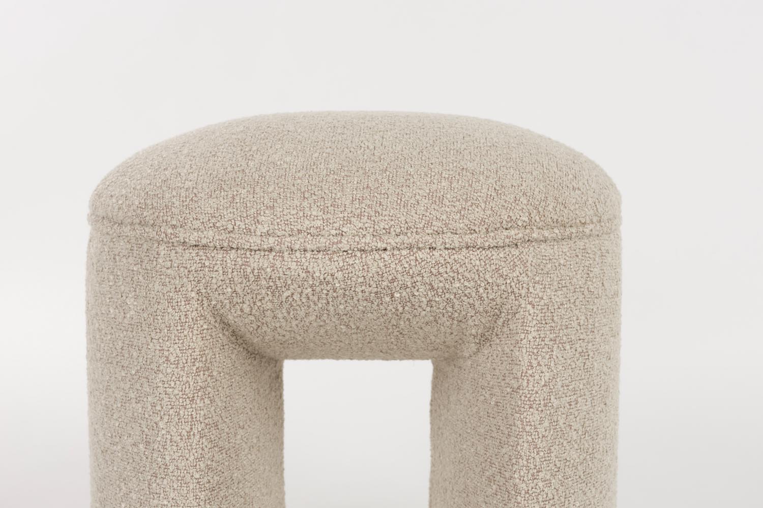 Eleganter Hocker Noxx von White Label Living, modernes Design, robust und vielseitig, perfekt für stilvolle Wohnräume.