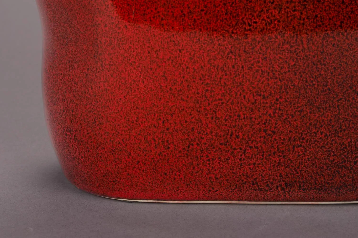 Elegante Keramikvase Edna M: Stilvoll, vielseitig, ideal für Blumenarrangements. Zeitloses Design für jeden Raum.