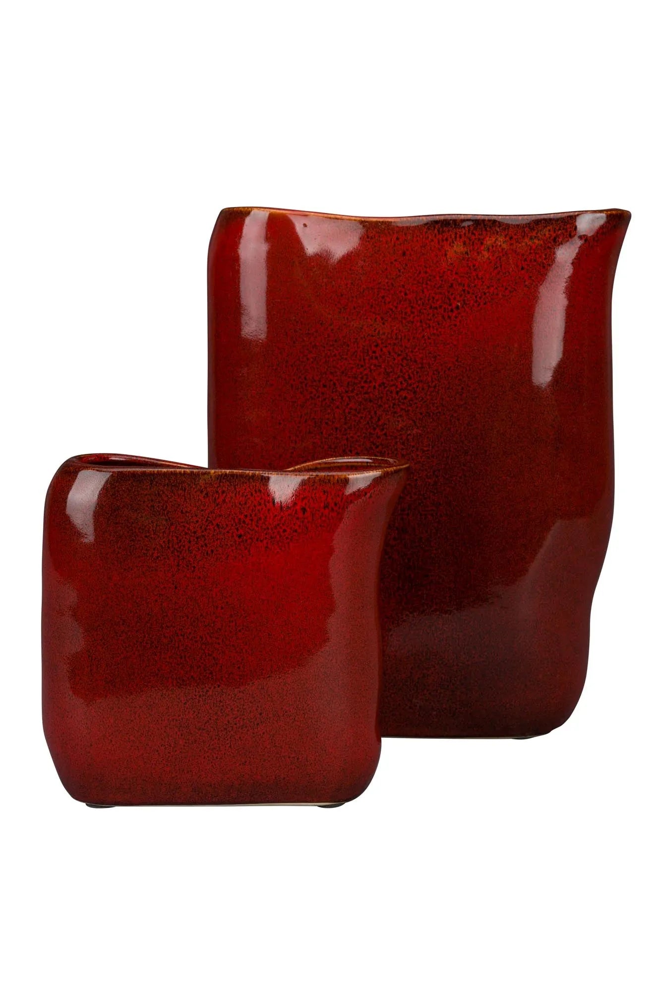 Die Dutchbone Vase Edna S überzeugt mit modernem Design und Qualität, perfekt für eine geschmackvolle Raumdekoration.