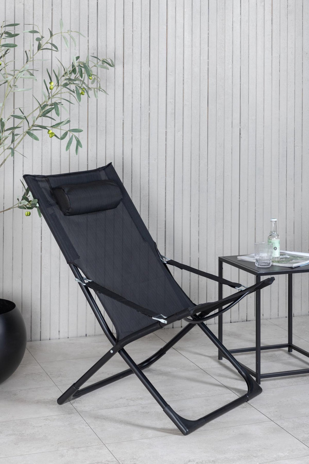 Sevilla Sun Lounge in Schwarz präsentiert im Onlineshop von KAQTU Design AG. Liegestuhl ist von Venture Home