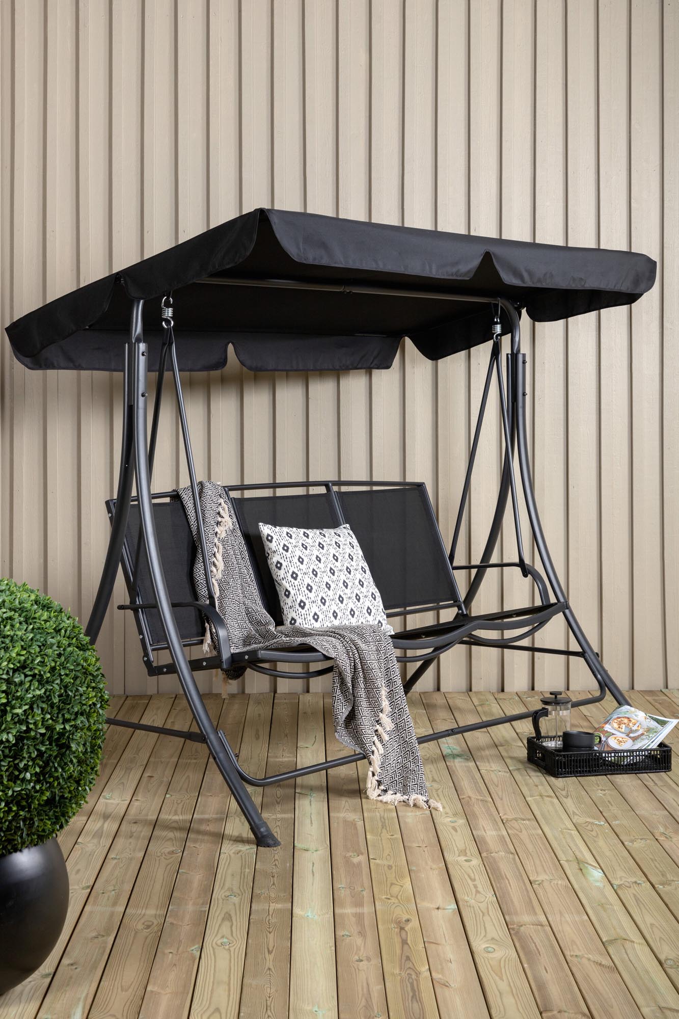 Madras Sofa in Schwarz präsentiert im Onlineshop von KAQTU Design AG. Schaukel Outdoor ist von Venture Home
