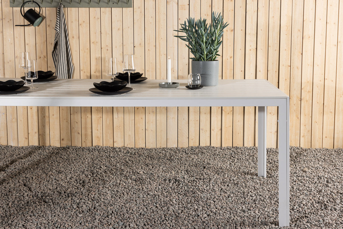Break Gartentisch rechteckig in Weiss präsentiert im Onlineshop von KAQTU Design AG. Gartentisch ist von Venture Home