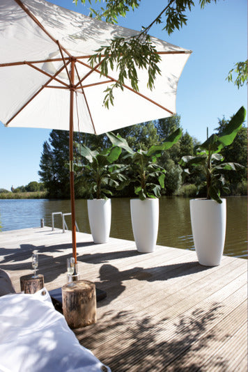 Pflanzengefäss Pure soft high ø 39x70 cm in Weiss präsentiert im Onlineshop von KAQTU Design AG. Blumentopf ist von ELHO