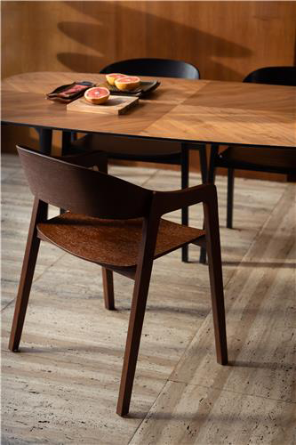 Stuhl WESTLAKE  in Walnuss präsentiert im Onlineshop von KAQTU Design AG. Stuhl mit Armlehne ist von Dutchbone