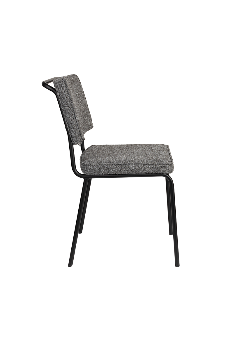 Stuhl Buddy in Schwarz präsentiert im Onlineshop von KAQTU Design AG. Stuhl ist von Zuiver