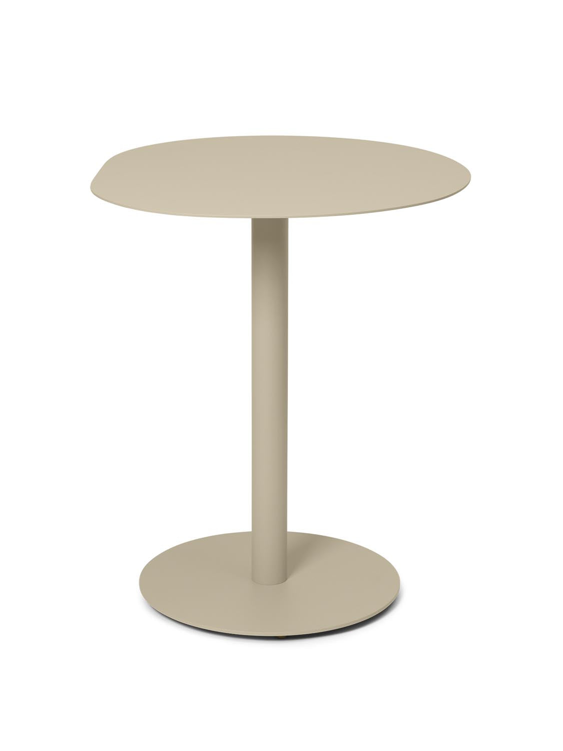 Der Pond Café Table von Ferm Living: organische Form, robust, wetterfest, ideal für drinnen & draußen, zeitloses Design.