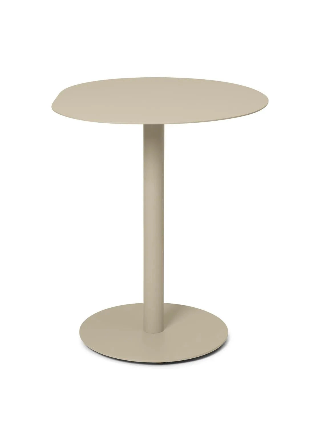 Der Pond Café Table von Ferm Living: organische Form, robust, wetterfest, ideal für drinnen & draußen, zeitloses Design.