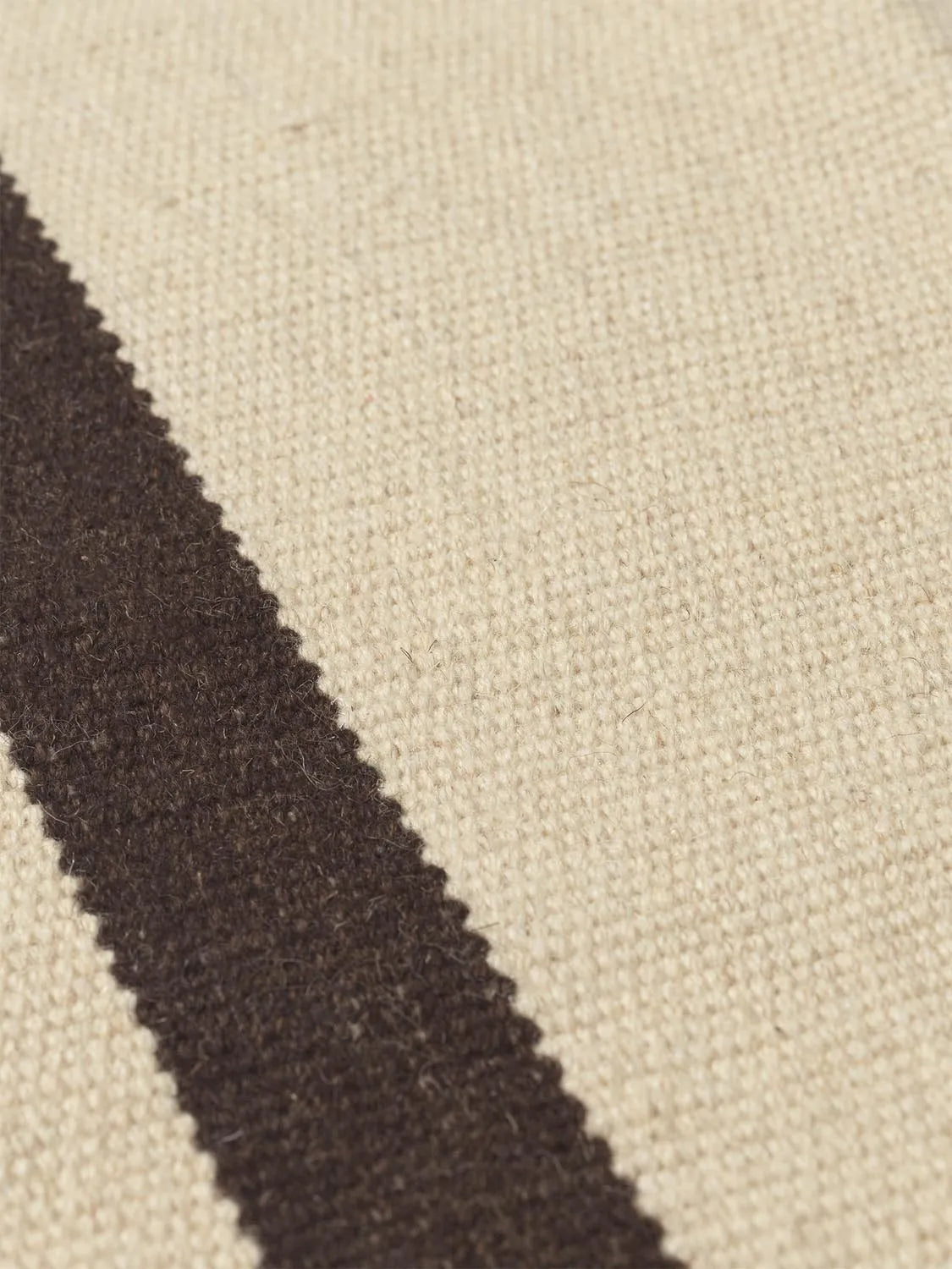 Eleganter Calm Kelim Teppich 140x200 von Ferm Living für Ihr Zuhause.