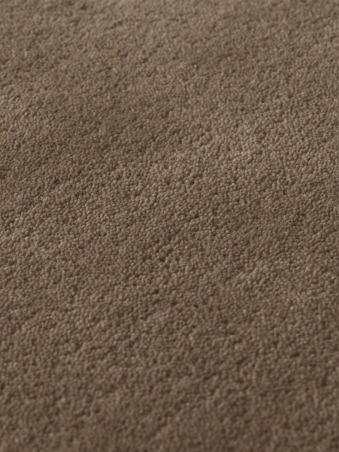 Luxuriöser Tufted Teppich 140x200 aus weicher Neuseeland-Wolle.