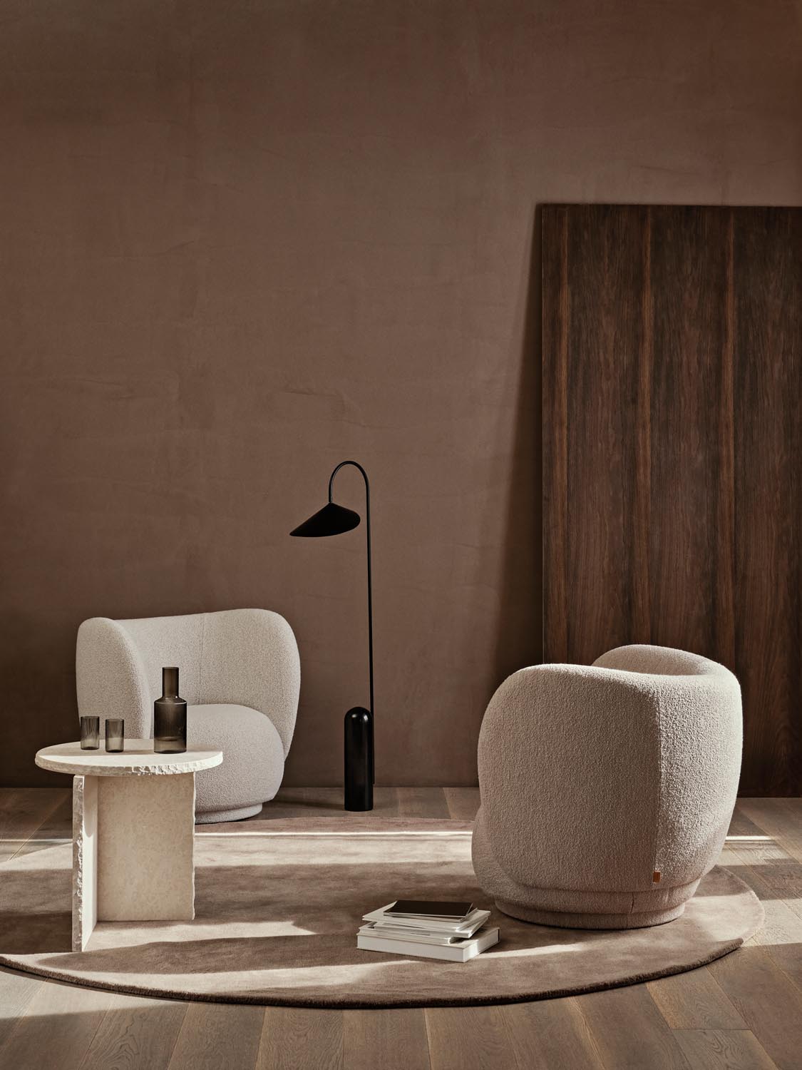 Eleganter runder Teppich aus hochwertiger Wolle von Ferm Living.