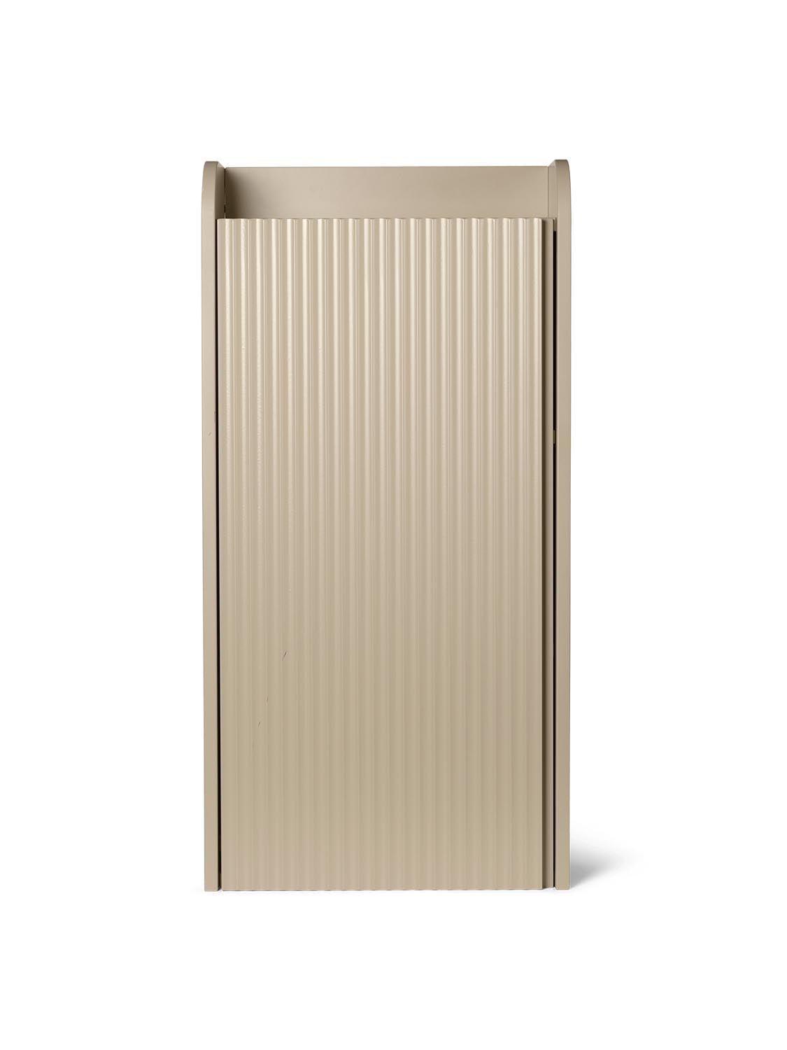 Stilvoller Sill Wall CaAbfallkorb von Ferm Living: Nachhaltiges Design, pflegeleicht, flexibel anpassbar, skandinavische Eleganz.