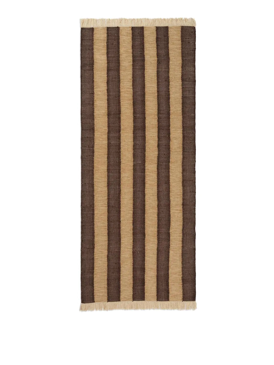 Der Ives Runner 80x200 von Ferm Living: Nachhaltiger, stilvoller Teppich aus recyceltem PET, ideal für drinnen & draußen.