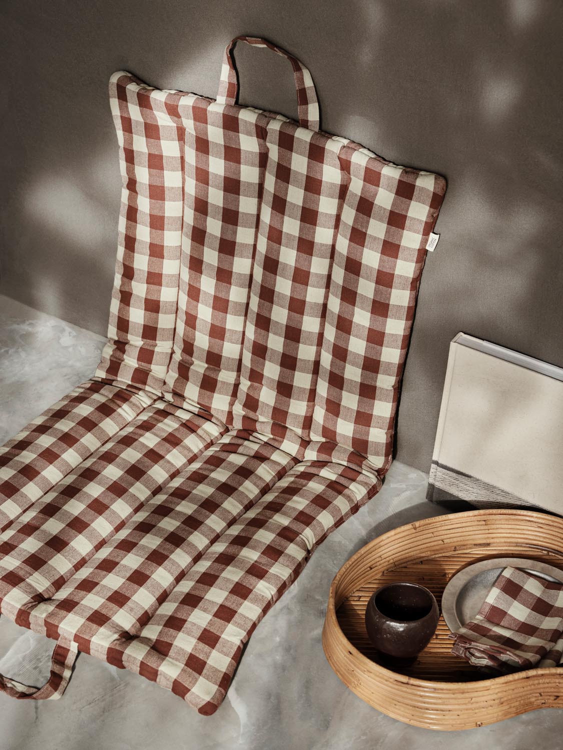 Elegante Faltmatte von Ferm Living für stilvolle Entspannung.