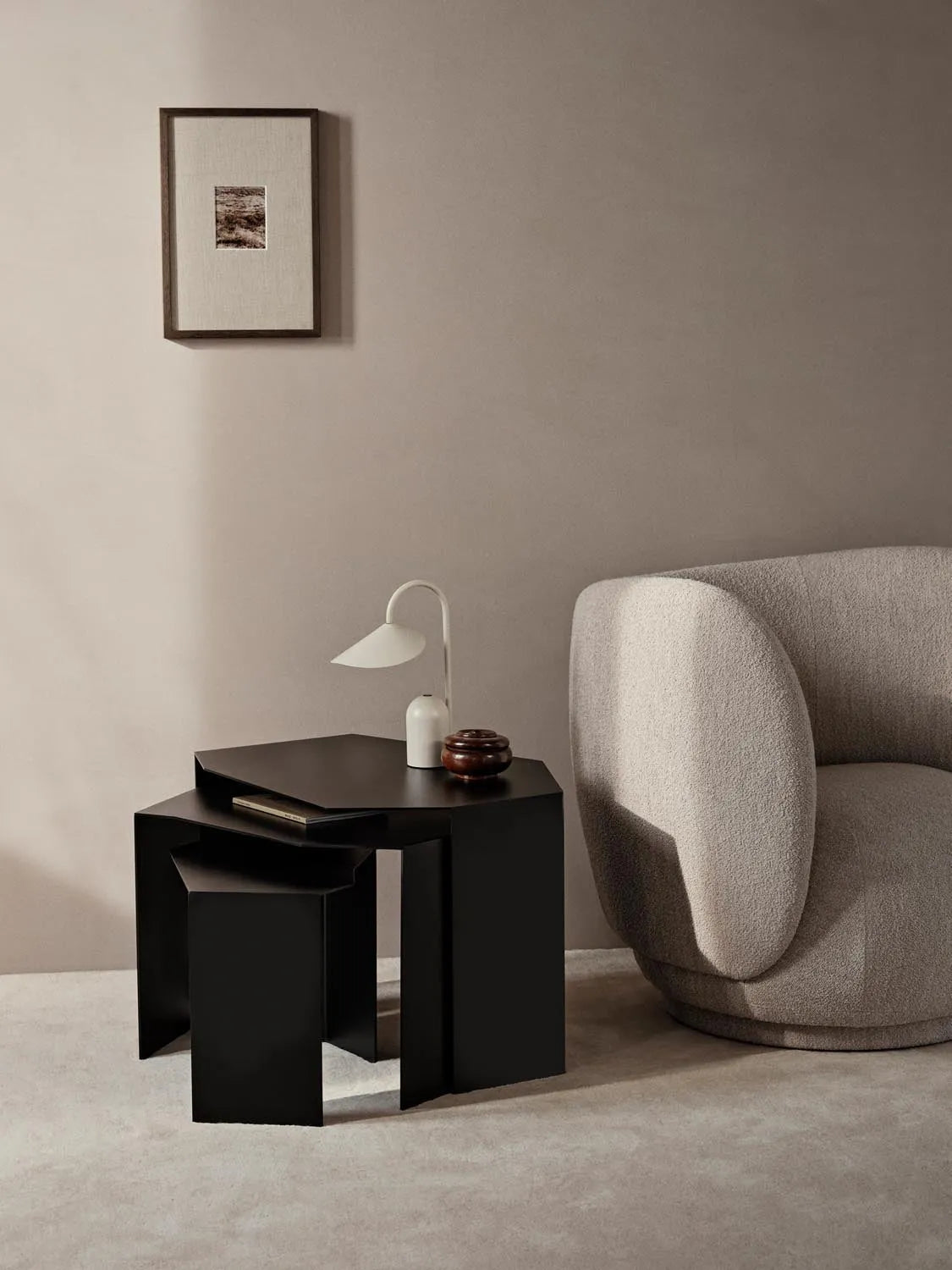 Exquisite Shard-Tische von Ferm Living: Einzigartiges 3er-Set für stilvolle Wohnräume.