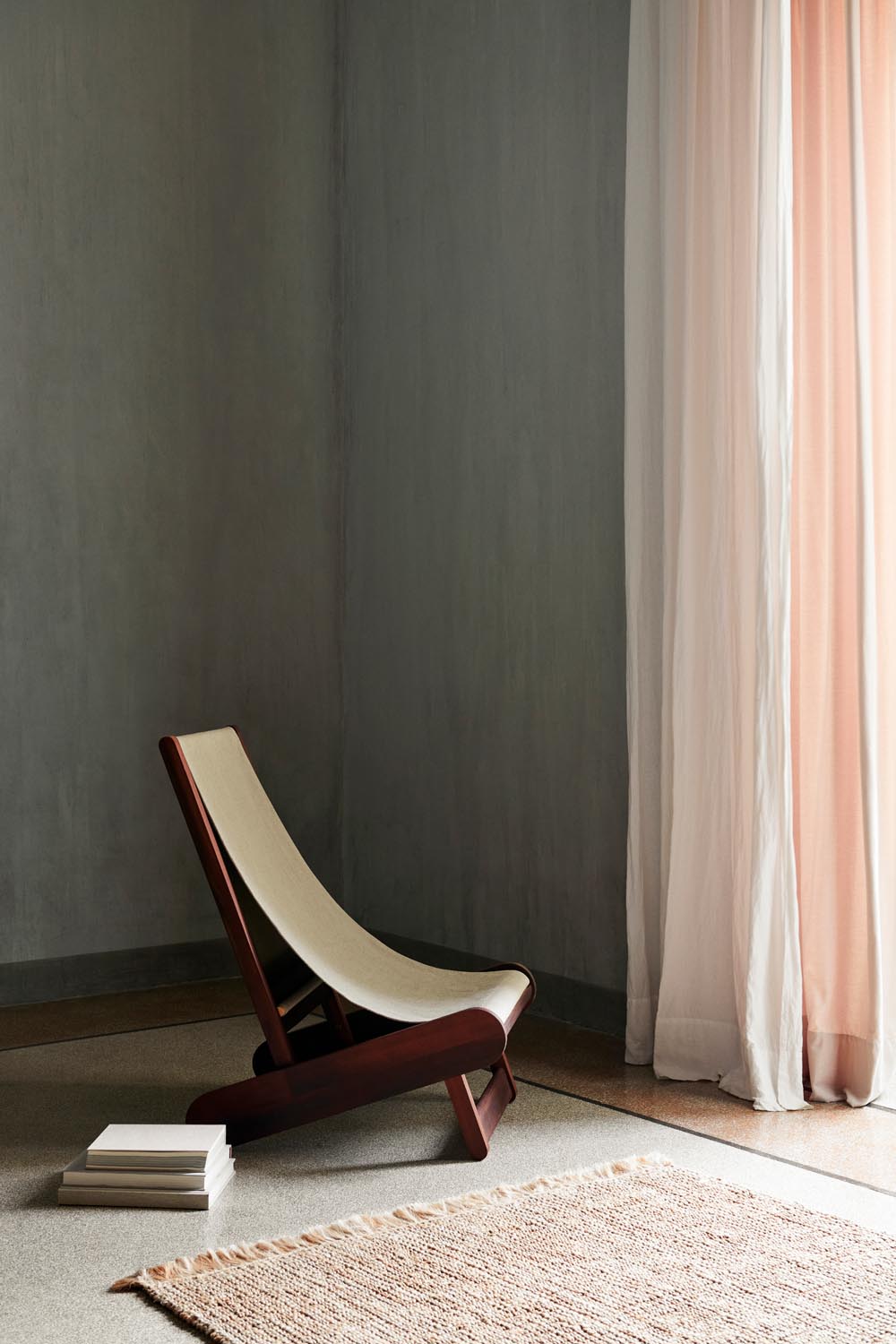 Hemi Lounge Chair: Skandinavisches Design trifft auf Komfort.