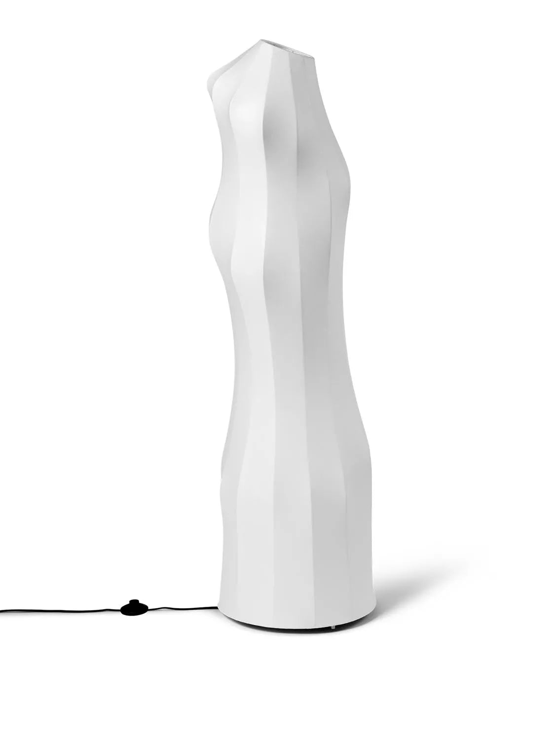 Dae Stehleuchte: Minimalistisches Design für modernes Ambiente.