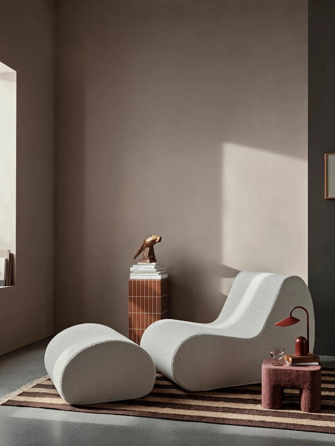 Elegantes Modul mit Bouclé-Bezug, ideal für flexible, moderne Sitzlandschaften.
