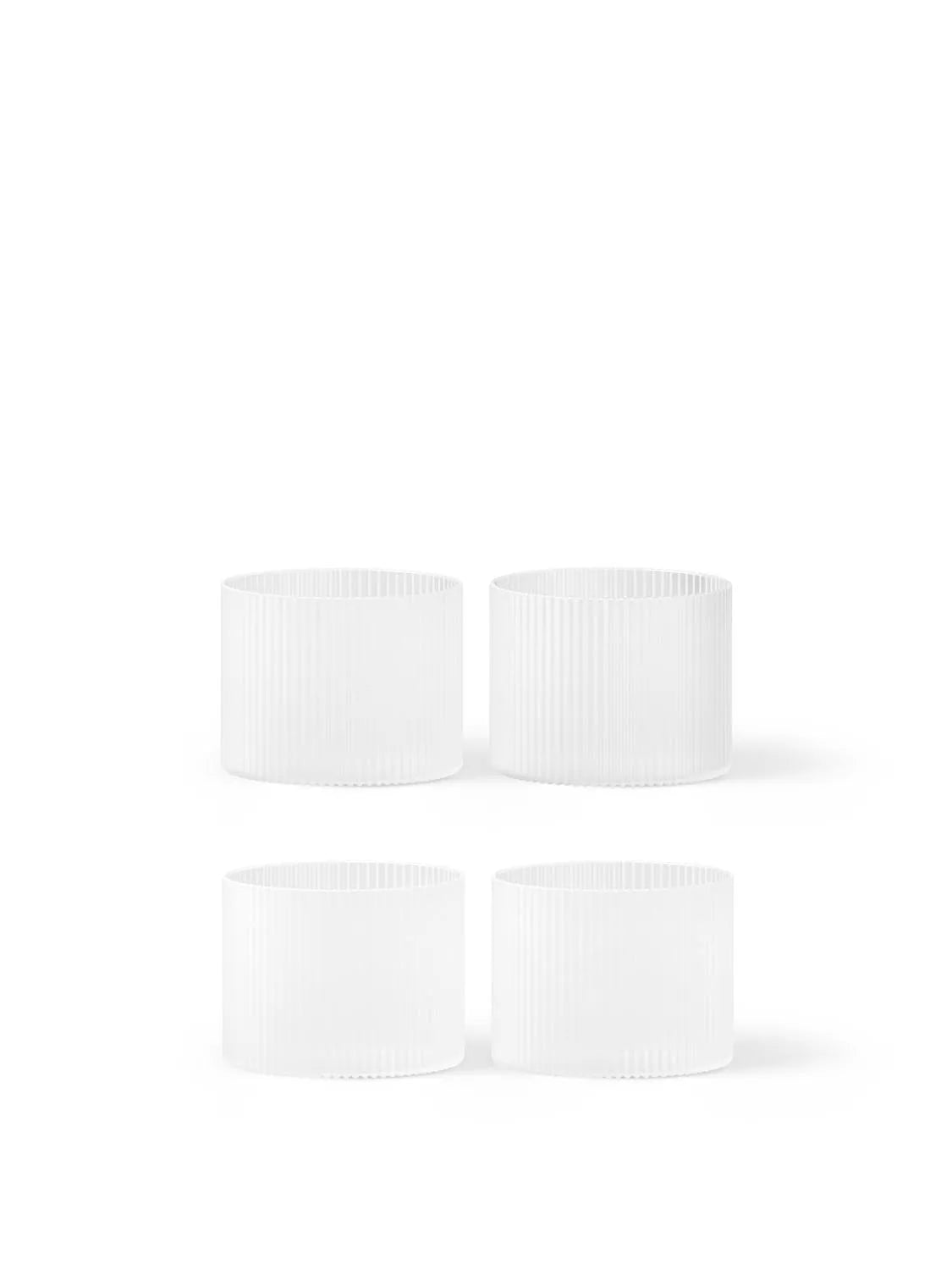 Elegante Ripple Low Gläser aus Mattglas, handgeblasen, ideal für erfrischende Getränke. Stilvoll und funktional für jeden Anlass.
