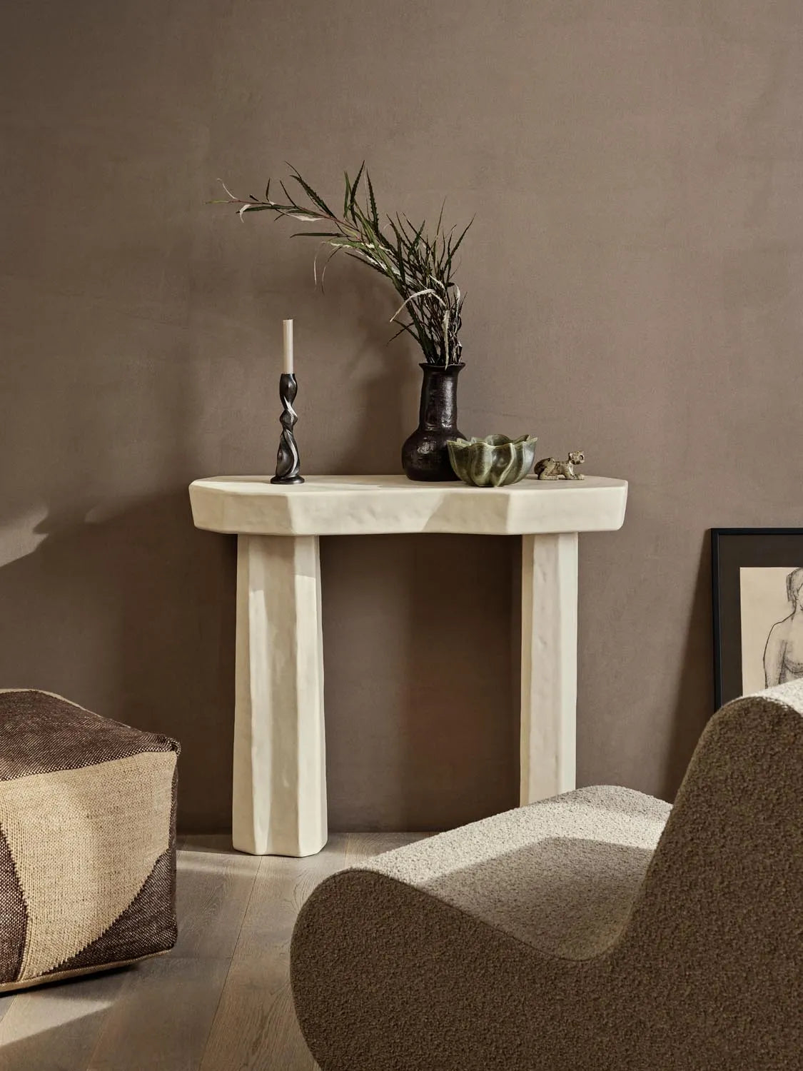 Elegante Staffa Konsole von Ferm Living für stilvolle Räume.