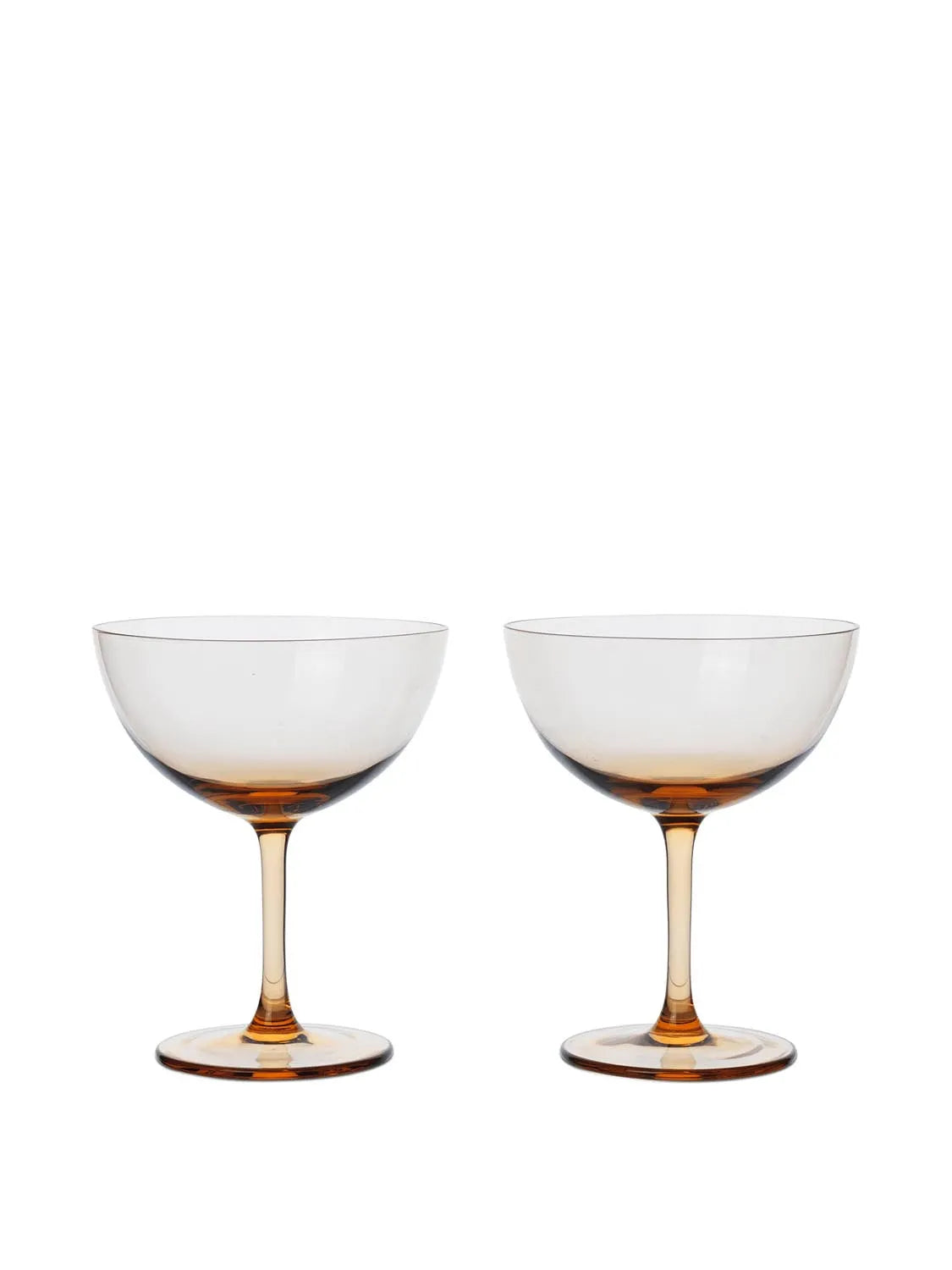 Exquisite Host Cocktailgläser: Mundgeblasen, elegant, langlebig. Perfekt für stilvolle Drinks und gesellige Runden. Zeitlose Eleganz.