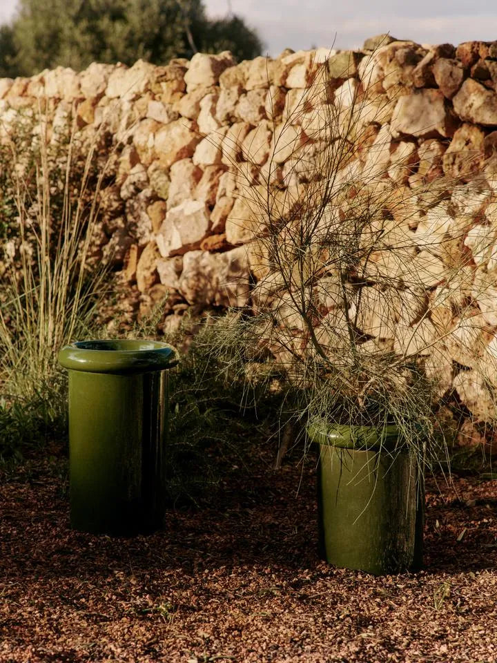 Rollo Pflanzentopf in Moosgrün präsentiert im Onlineshop von KAQTU Design AG. Pflanzentopf Outdoor ist von Ferm Living