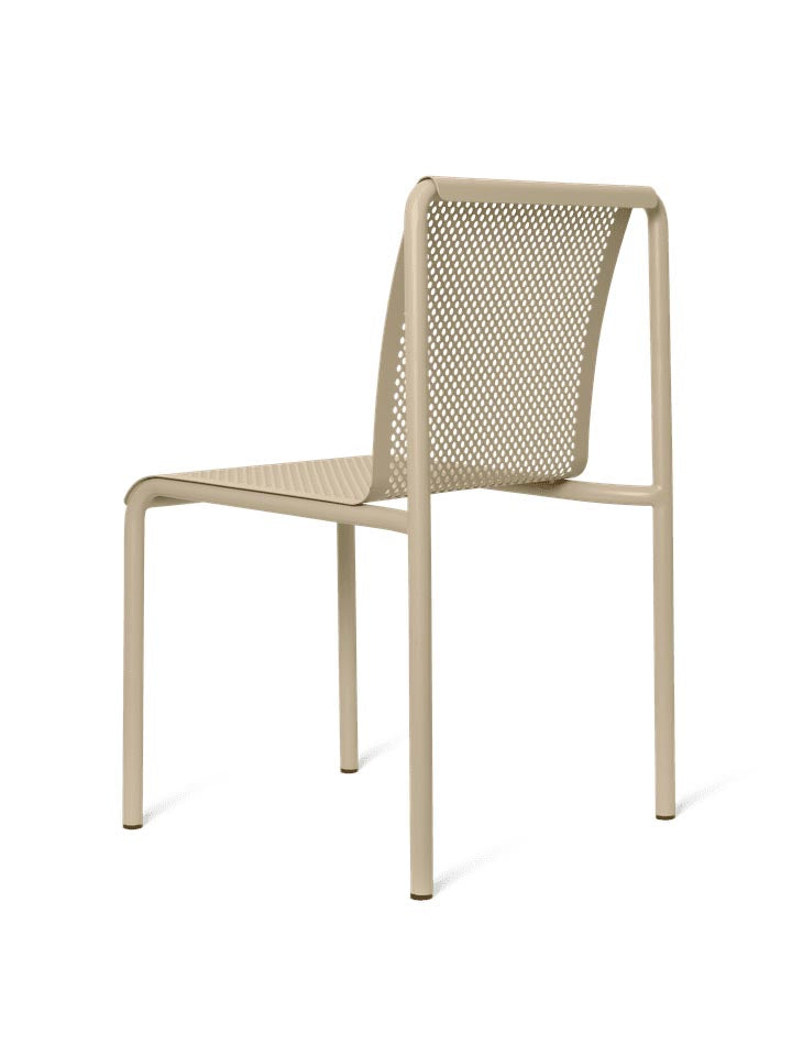 Dapple Stuhl in Kaschmir präsentiert im Onlineshop von KAQTU Design AG. Gartenstuhl ist von Ferm Living
